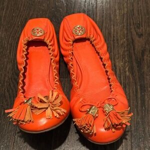 Never worn Tory Burch Orange Leather Tassel Accents Ballet Flats Sz 7.5